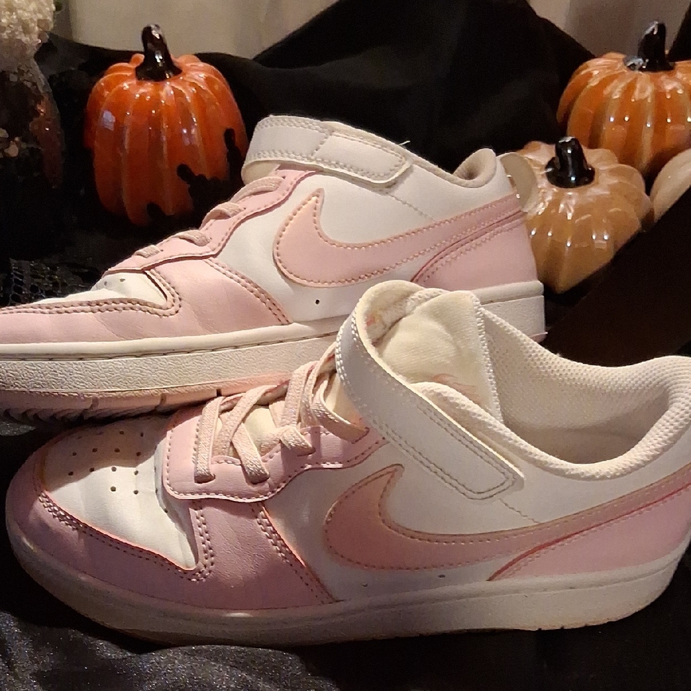 Nike Dunks Soft Pink and White Sneakers